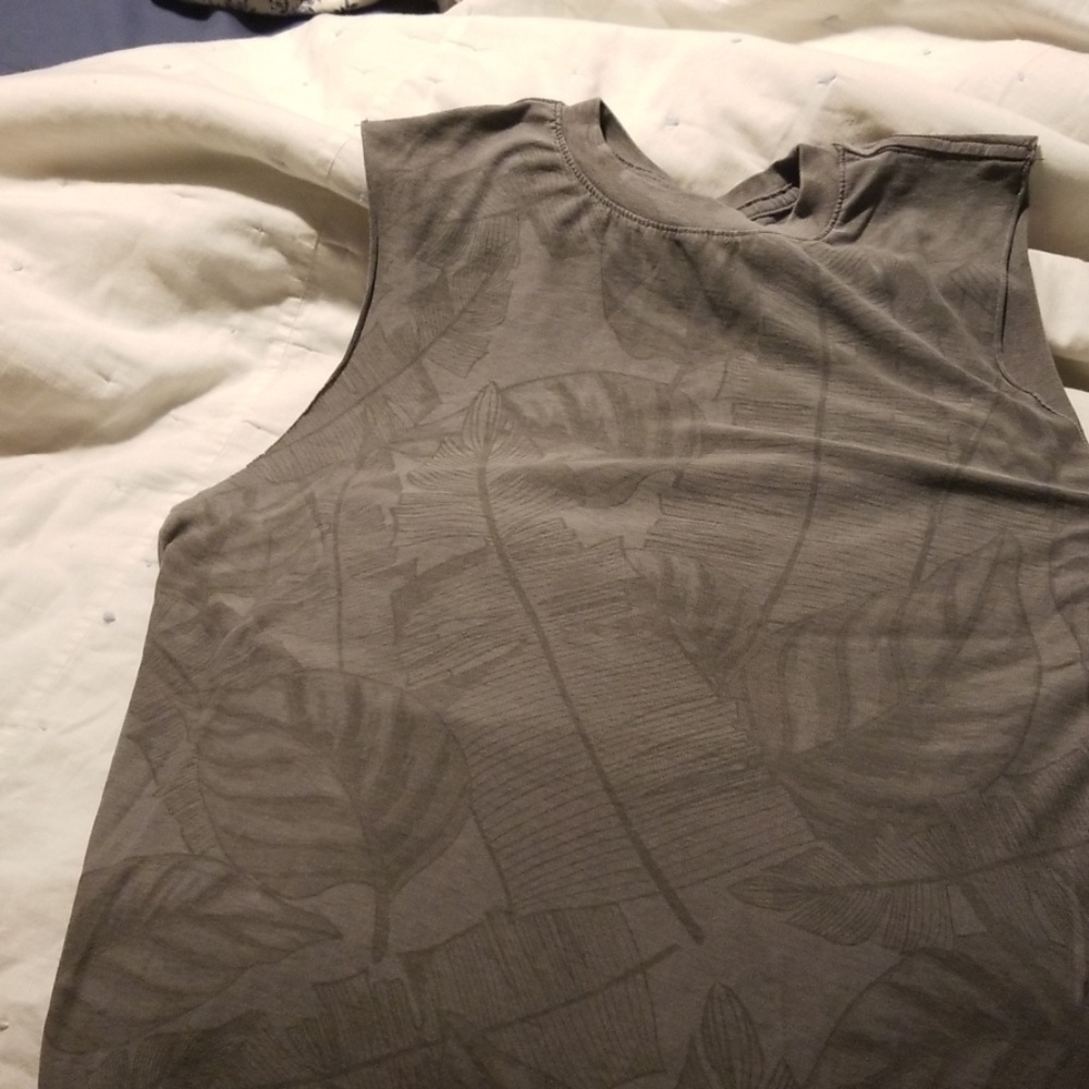 Muscle tee